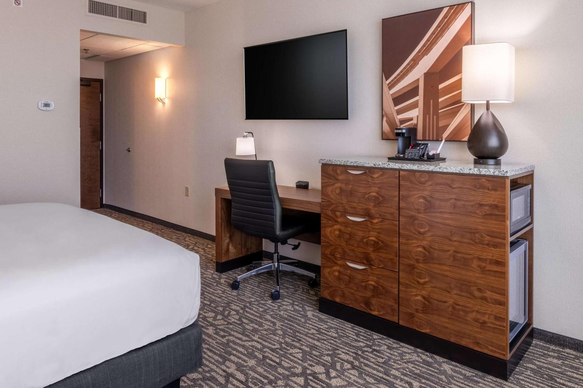 Drury Plaza Hotel Dallas Арлингтон Экстерьер фото