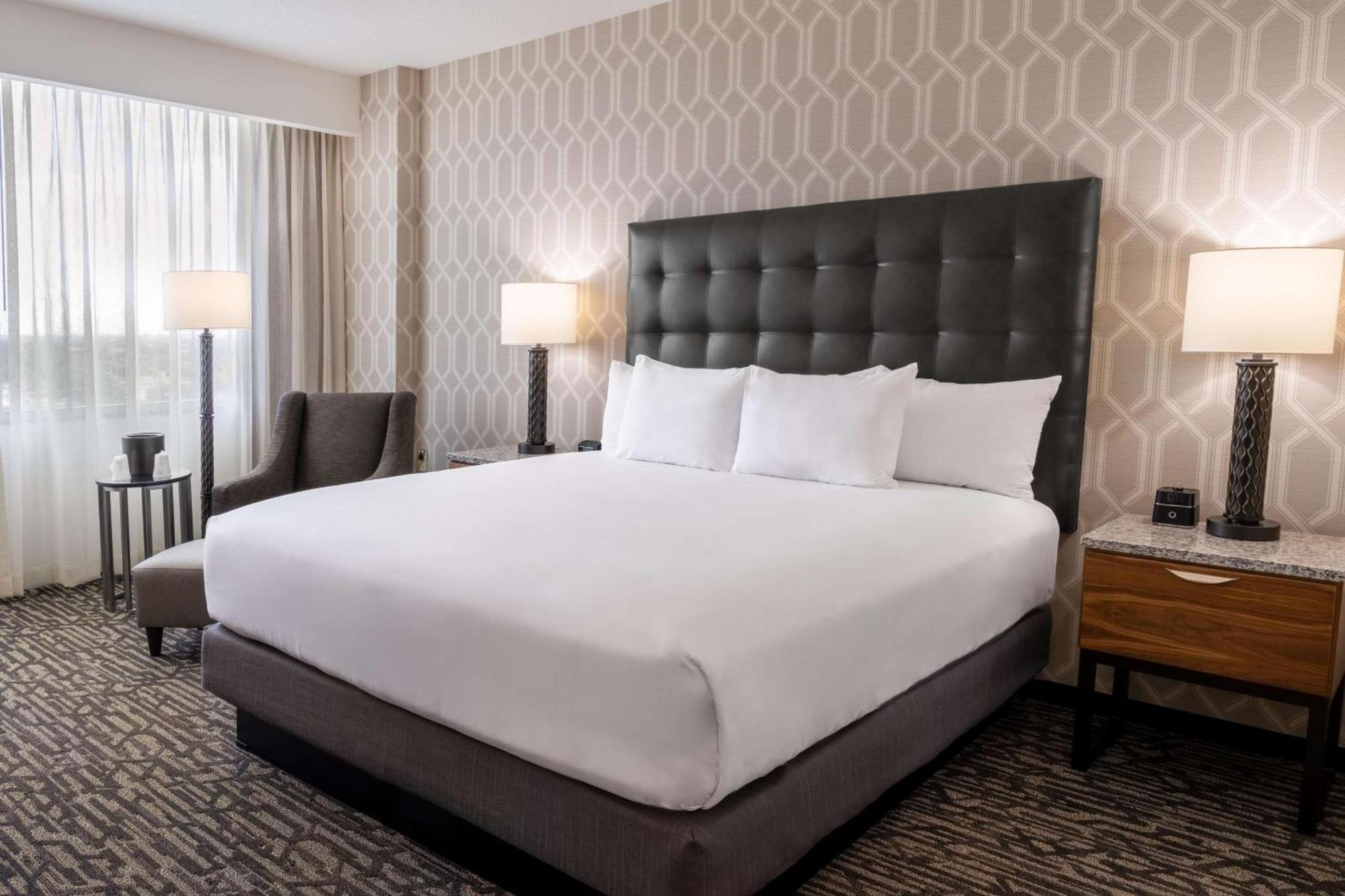Drury Plaza Hotel Dallas Арлингтон Экстерьер фото